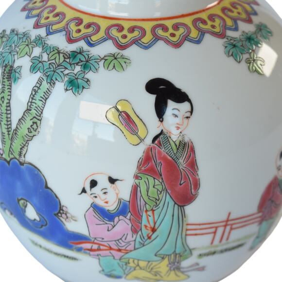 Charming Ceramic Ginger Jar - Handpainted Chinese Vase for Stunning Home Decor - Picture 8 of 10